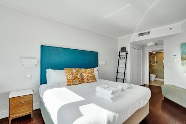 Bay View Studio Retreat in Coconut Grove