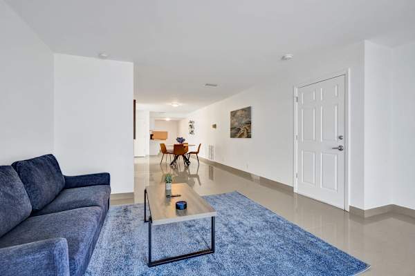 Lake Worth Queen Spacious Suite w/ Pool Access