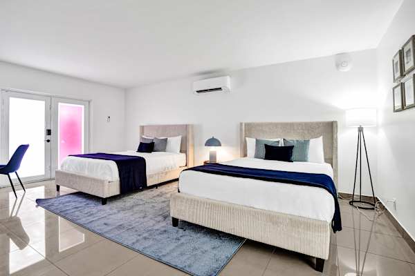 Lake Worth Suite w/ 2 Queen Beds & Pool