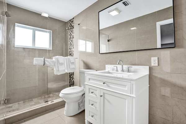 Lake Worth Suite w/ 2 Queen Beds & Pool