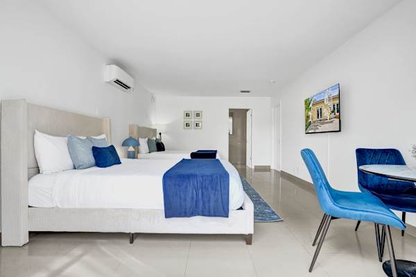Lake Worth Suite w/ 2 Queen Beds & Pool