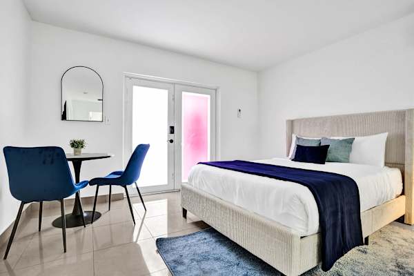 Lake Worth Suite w/ 2 Queen Beds & Pool