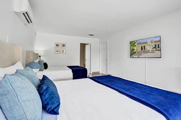 Lake Worth Suite w/ 2 Queen Beds & Pool