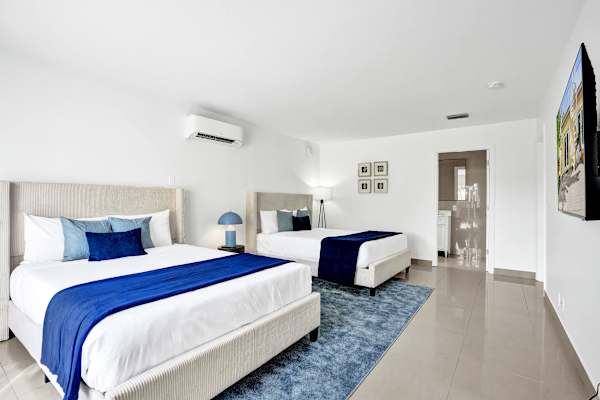 Lake Worth Suite w/ 2 Queen Beds & Pool
