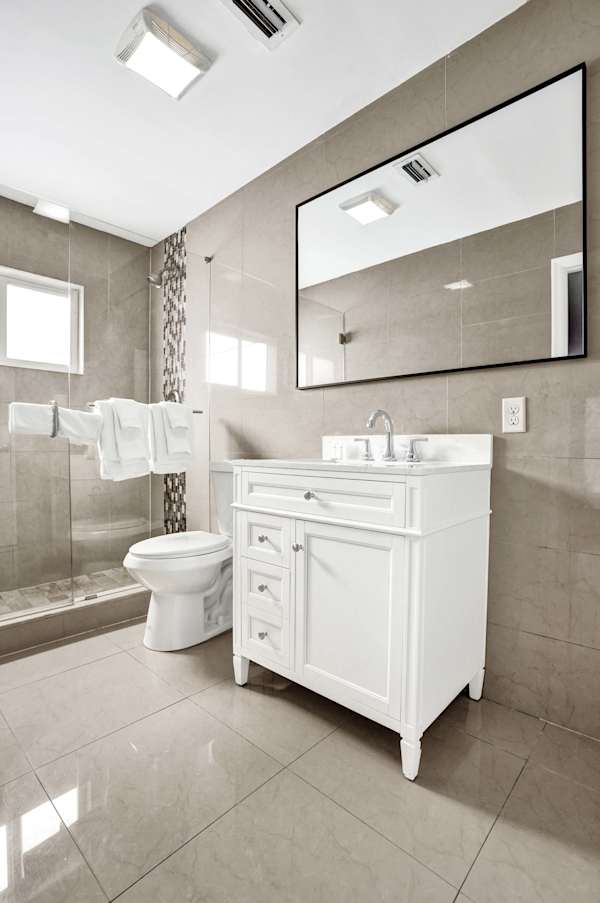Lake Worth Suite w/ 2 Queen Beds & Pool