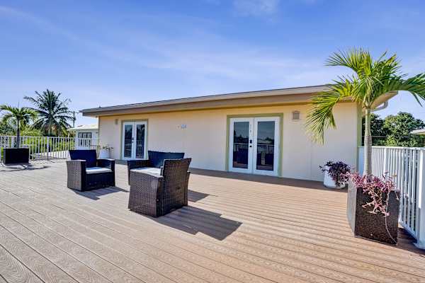 Spacious 1BR Retreat w/ Pool in Lake Worth