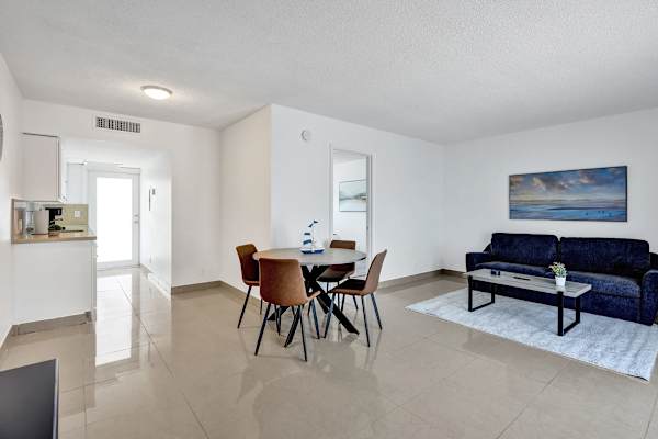 Spacious 1BR Retreat w/ Pool in Lake Worth