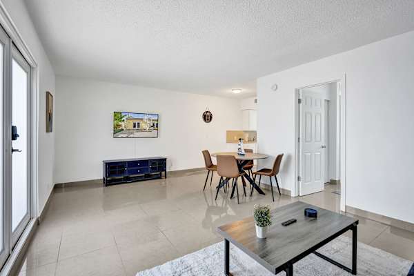 Spacious 1BR Retreat w/ Pool in Lake Worth