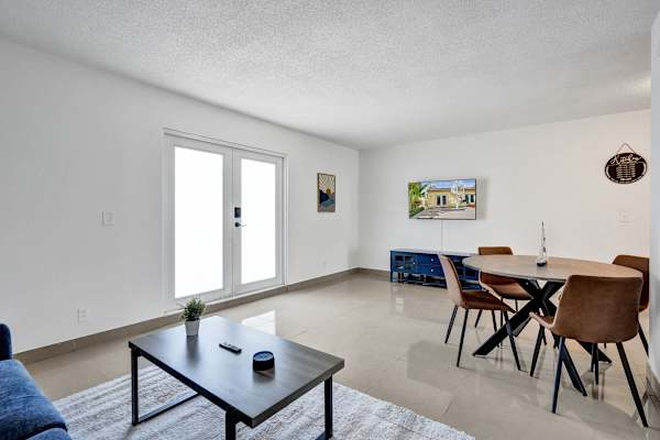 Spacious 1BR Retreat w/ Pool in Lake Worth