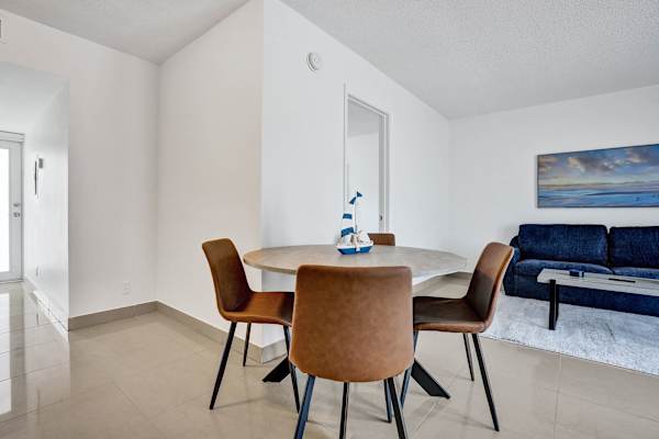 Spacious 1BR Retreat w/ Pool in Lake Worth