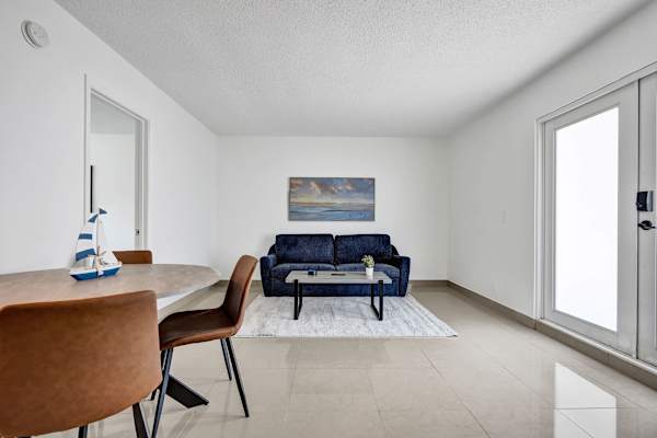 Spacious 1BR Retreat w/ Pool in Lake Worth