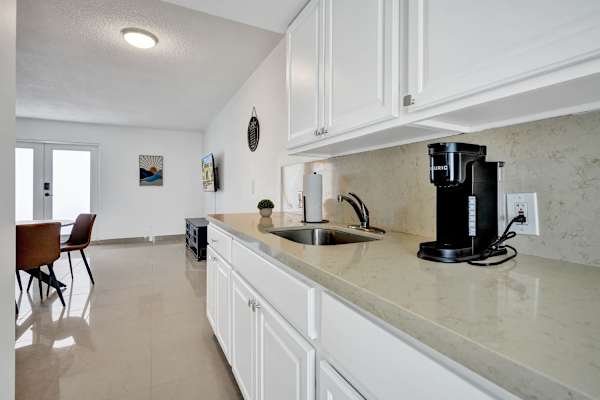 Spacious 1BR Retreat w/ Pool in Lake Worth