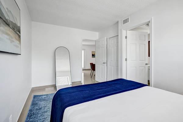 Spacious 1BR Retreat w/ Pool in Lake Worth