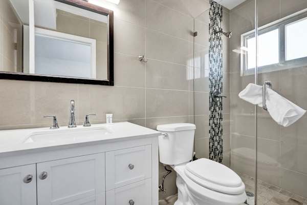 Spacious 1BR Retreat w/ Pool in Lake Worth