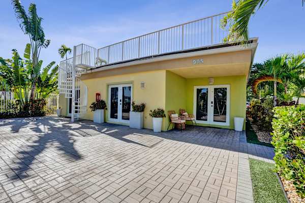 Spacious 1BR Retreat w/ Pool in Lake Worth