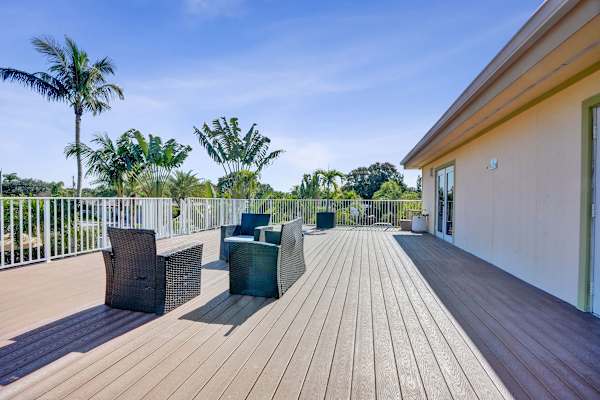 Spacious 1BR Retreat w/ Pool in Lake Worth
