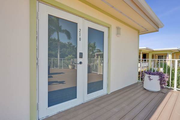 Spacious 1BR Retreat w/ Pool in Lake Worth