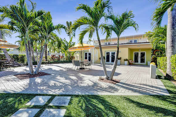 Spacious 1BR Retreat w/ Pool in Lake Worth