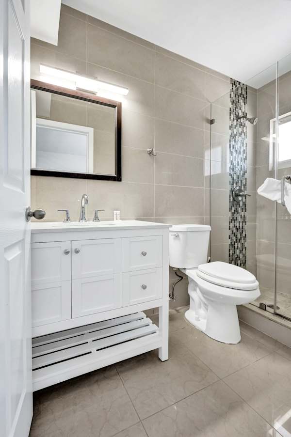 Spacious 1BR Retreat w/ Pool in Lake Worth