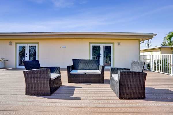 Spacious 1BR Retreat w/ Pool in Lake Worth