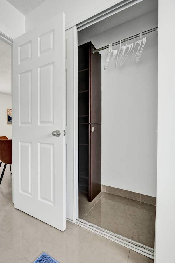 Spacious 1BR Retreat w/ Pool in Lake Worth