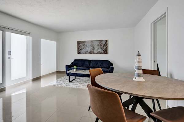 Spacious 1BR Retreat in Lake Worth