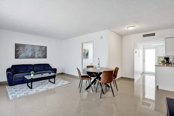 Spacious 1BR Retreat in Lake Worth