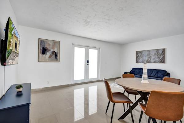 Spacious 1BR Retreat in Lake Worth