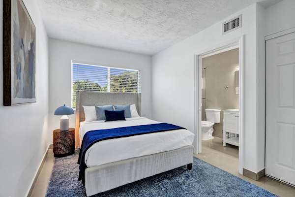 Spacious 1BR Retreat in Lake Worth
