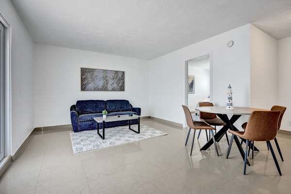 Spacious 1BR Retreat in Lake Worth