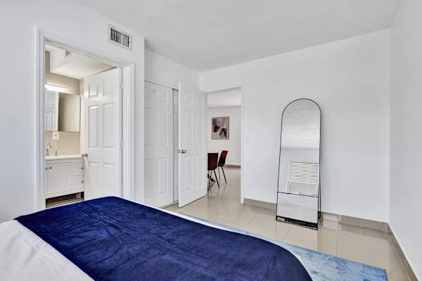 Spacious 1BR Retreat in Lake Worth