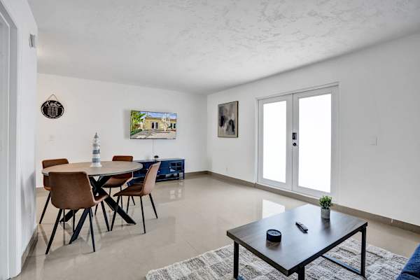 Spacious 1BR Retreat in Lake Worth