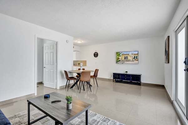 Spacious 1BR Retreat in Lake Worth