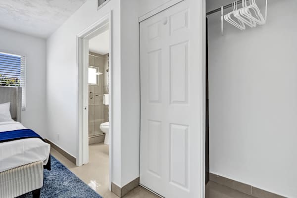 Spacious 1BR Retreat in Lake Worth