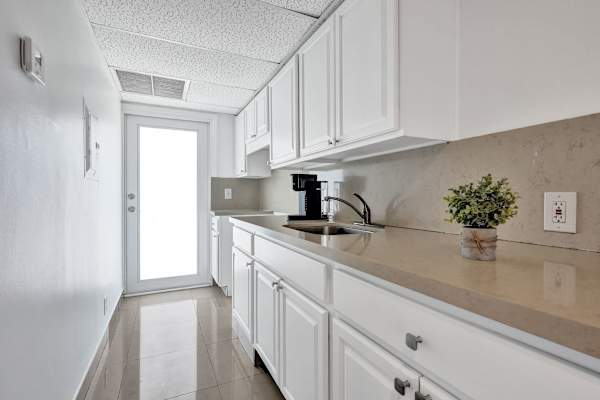 Spacious 1BR Retreat in Lake Worth