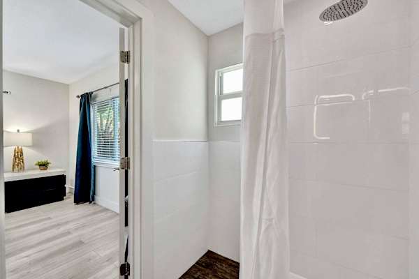 Beach Block Suite | Steps to FTL Beach & Pool