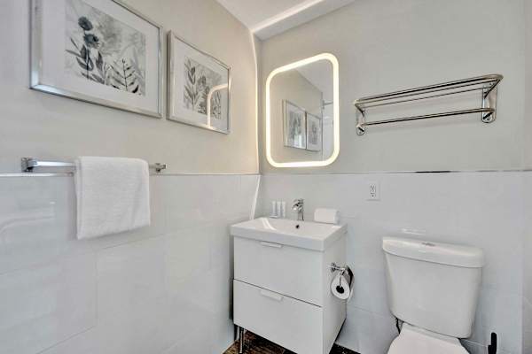 Beach Block Suite | Steps to FTL Beach & Pool