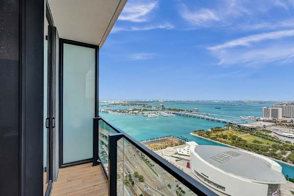 Luxury Miami Studio | City & Bay Views