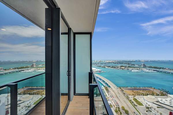 Luxury Miami Studio | City & Bay Views