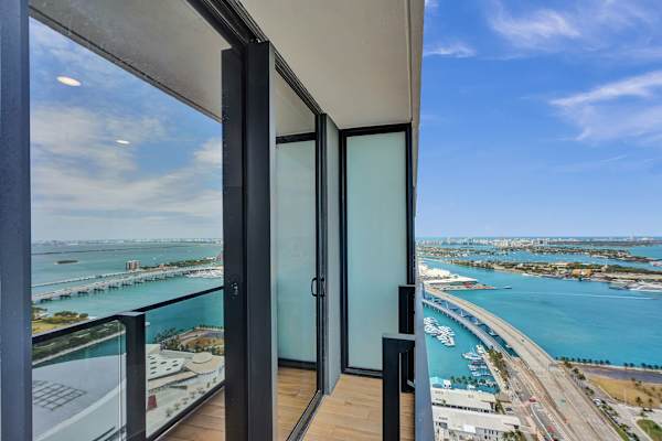 Luxury Miami Studio | City & Bay Views