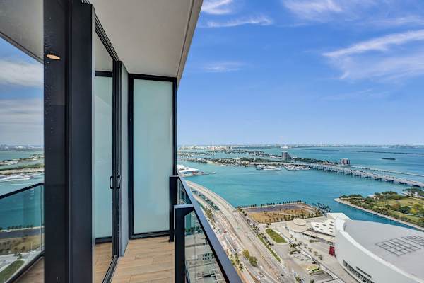 Luxury Miami Studio | City & Bay Views