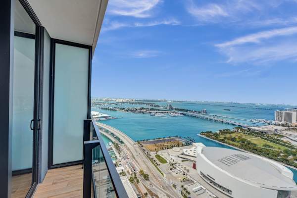 Luxury Miami Studio | City & Bay Views