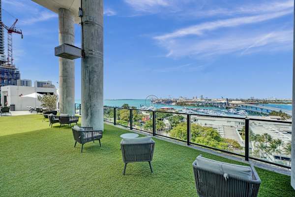 Luxury Miami Studio | City & Bay Views
