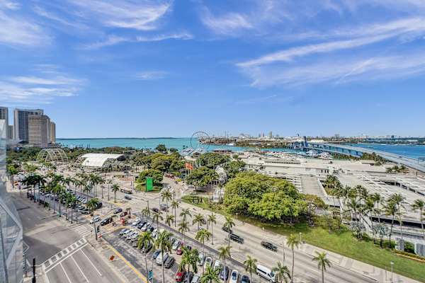Luxury Miami Studio | City & Bay Views