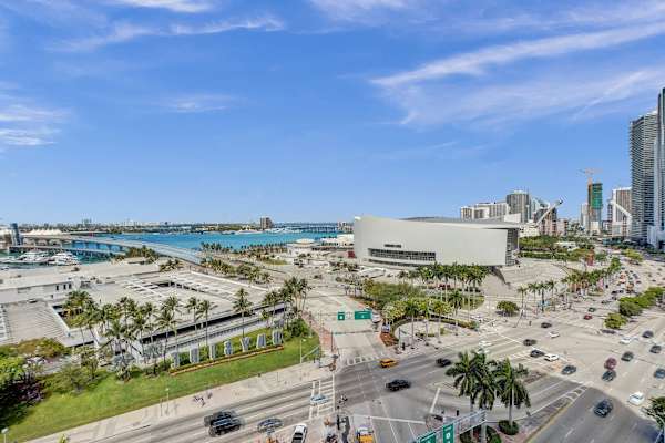 Luxury Miami Studio | City & Bay Views