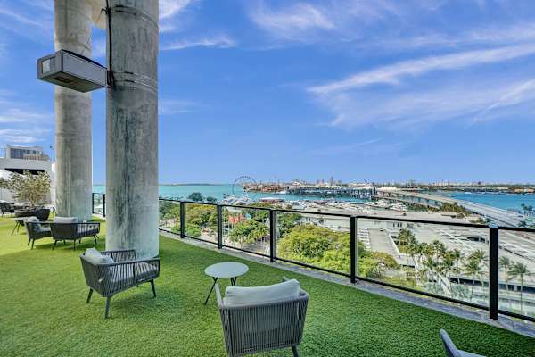 Luxury Miami Studio | City & Bay Views