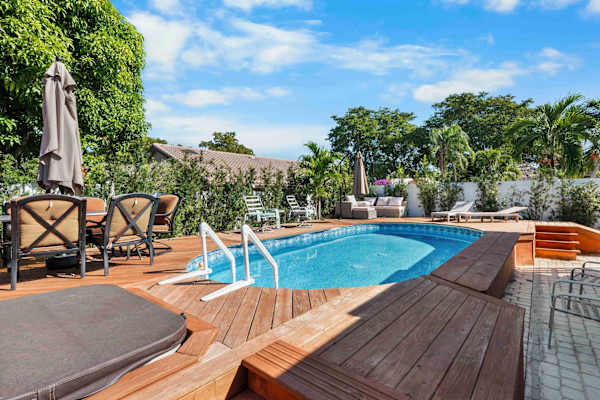 Pool, Bar & Games | Ft Lauderdale Home
