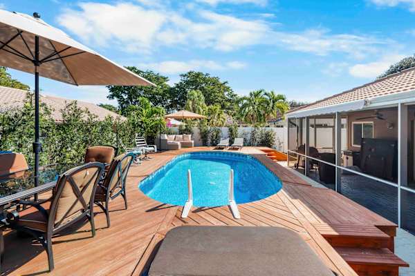 Pool, Bar & Games | Ft Lauderdale Home