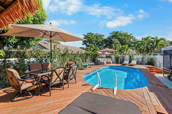Pool, Bar & Games | Ft Lauderdale Home