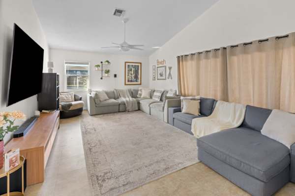 Pool, Bar & Games | Ft Lauderdale Home